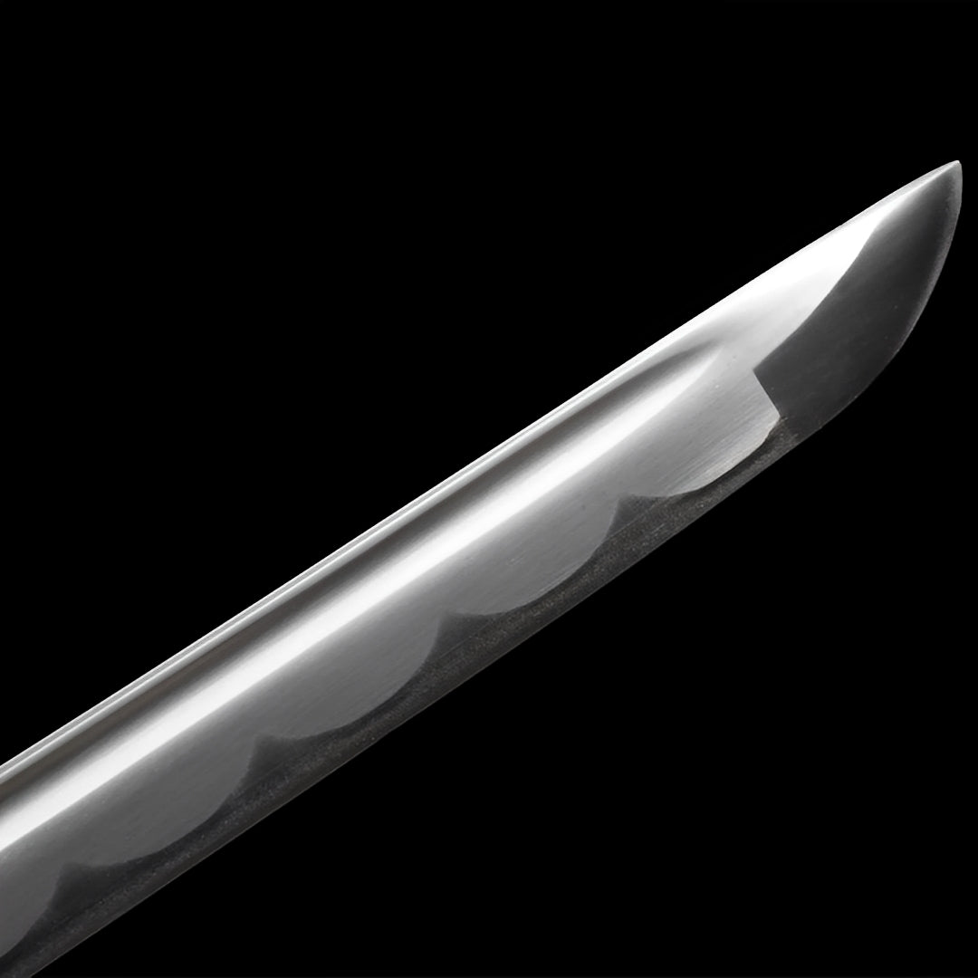 Shizen straight blade tip with a decorative wavy line