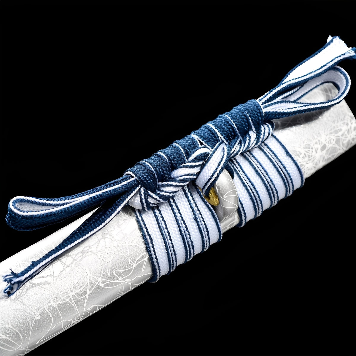 White crackle-pattern saya and navy cord on Winter Spirit