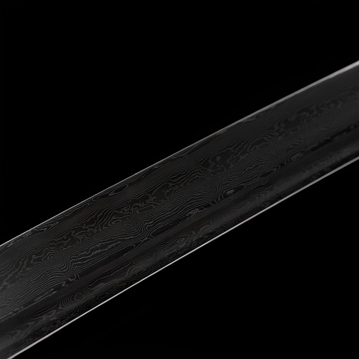 Fine grain visible in the dark Shimokaminari Damascus blade