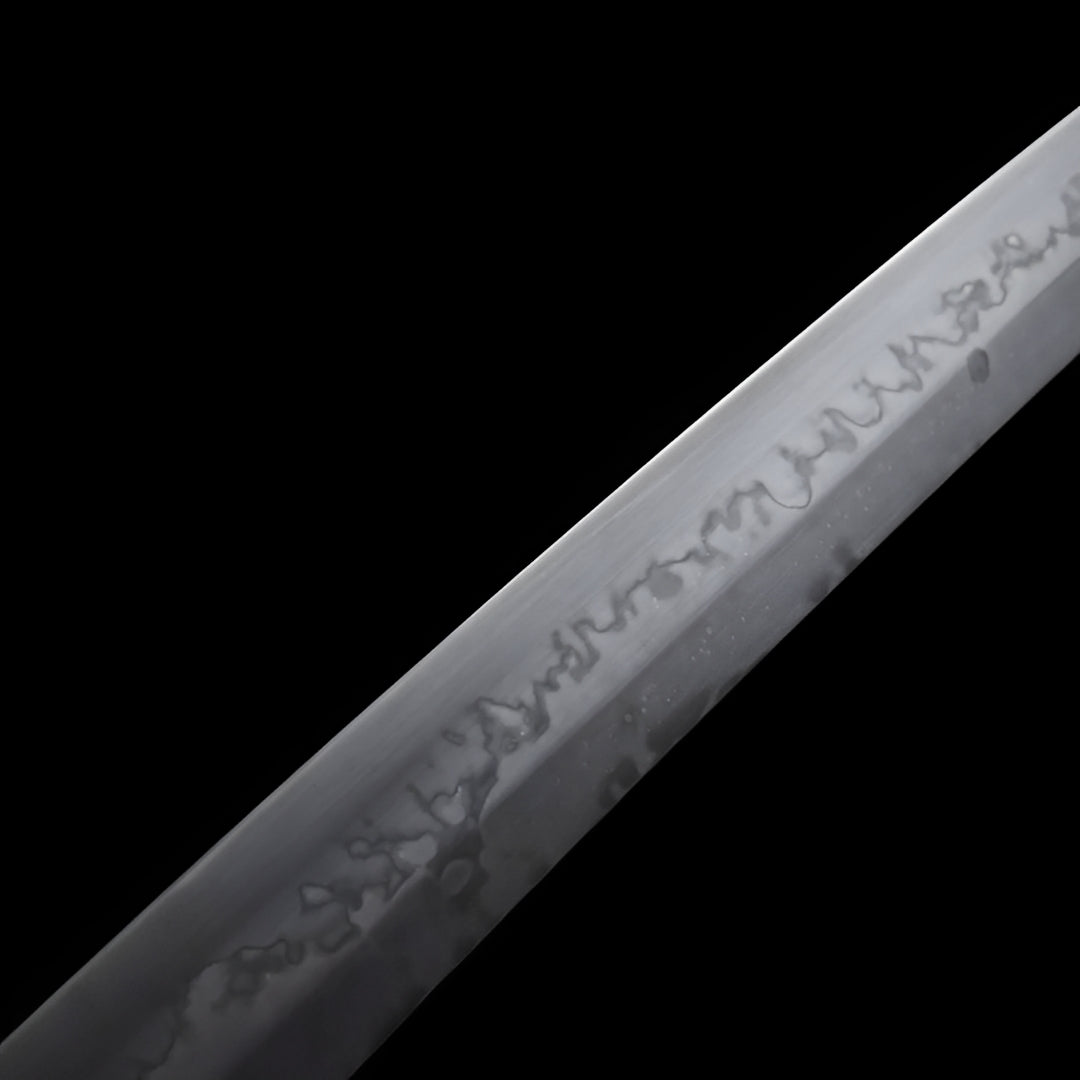 Flame-shaped hamon along the polished Ginto blade