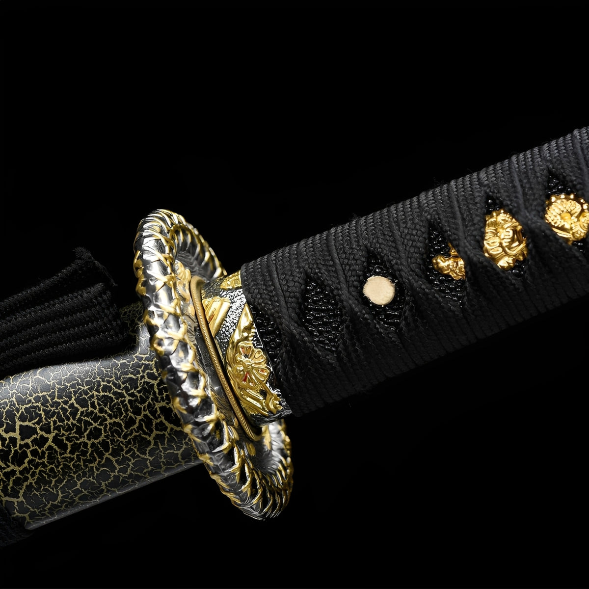 Dragon guard and black handle with gold-colored ornaments on Molten Gold