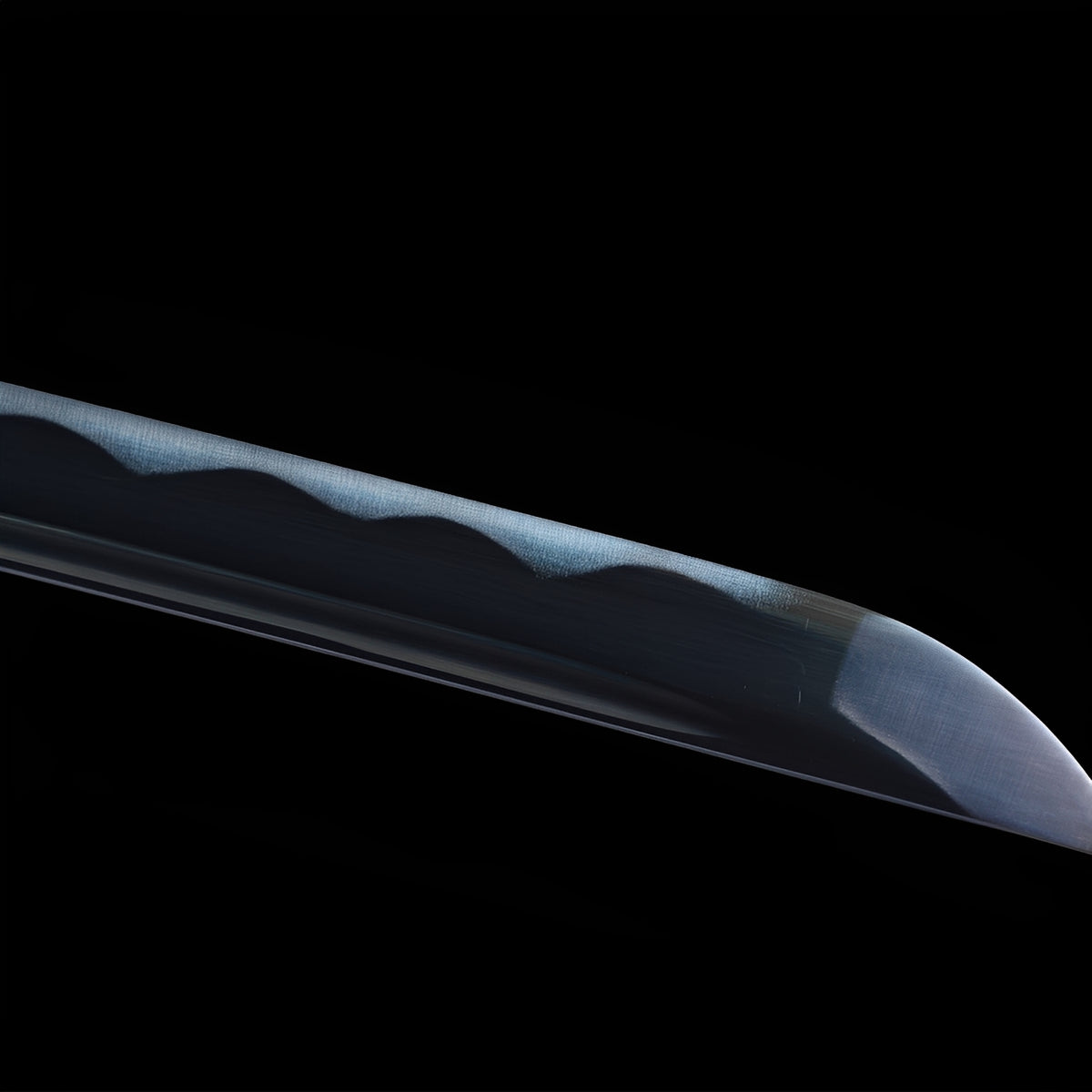 Pale wavy line near the tip of the blue Aoi Seika blade